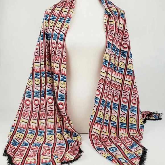 (NWT) Authentic Gucci Magnetismo scarf 55×55 inch in a modal/silk blend